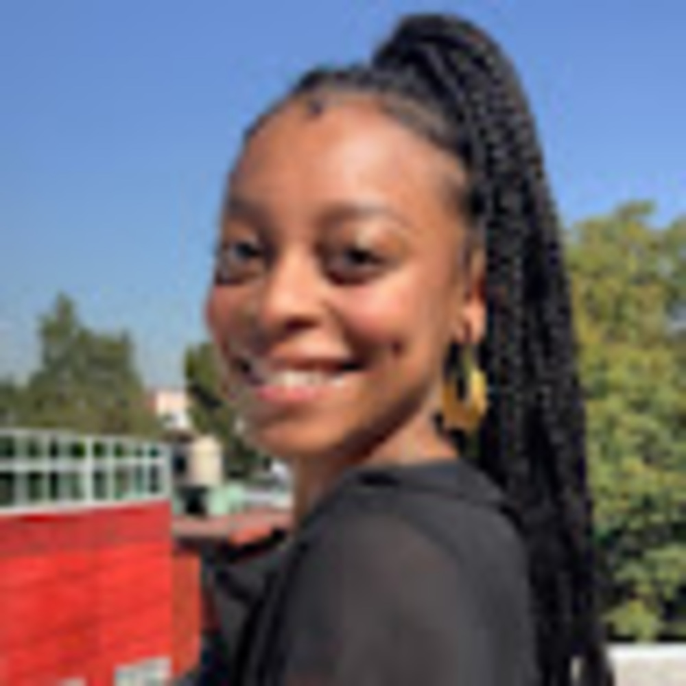 Meet your Posher, Mia